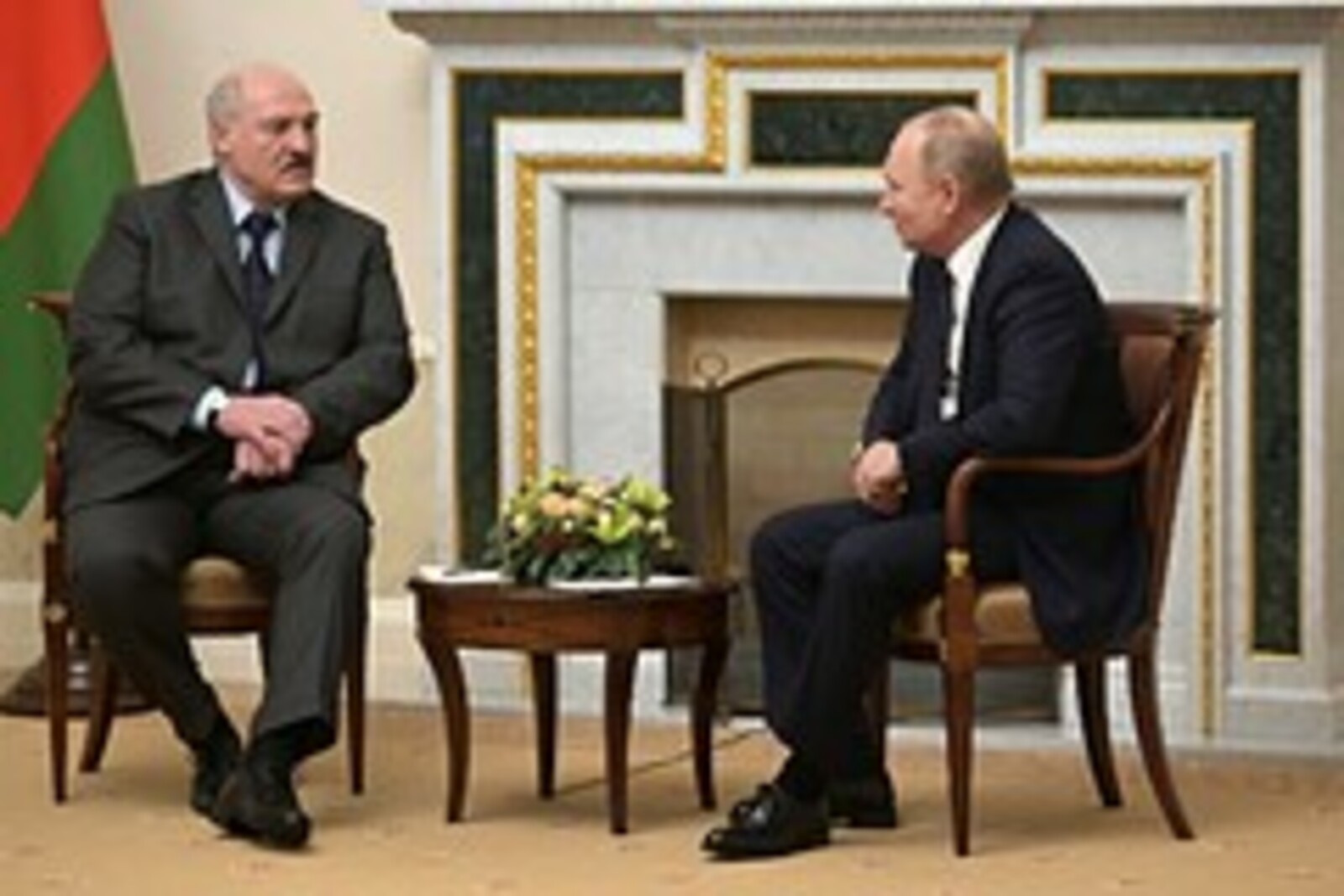 Пропустивший завтрак с Путиным Лукашенко появился в Минске
