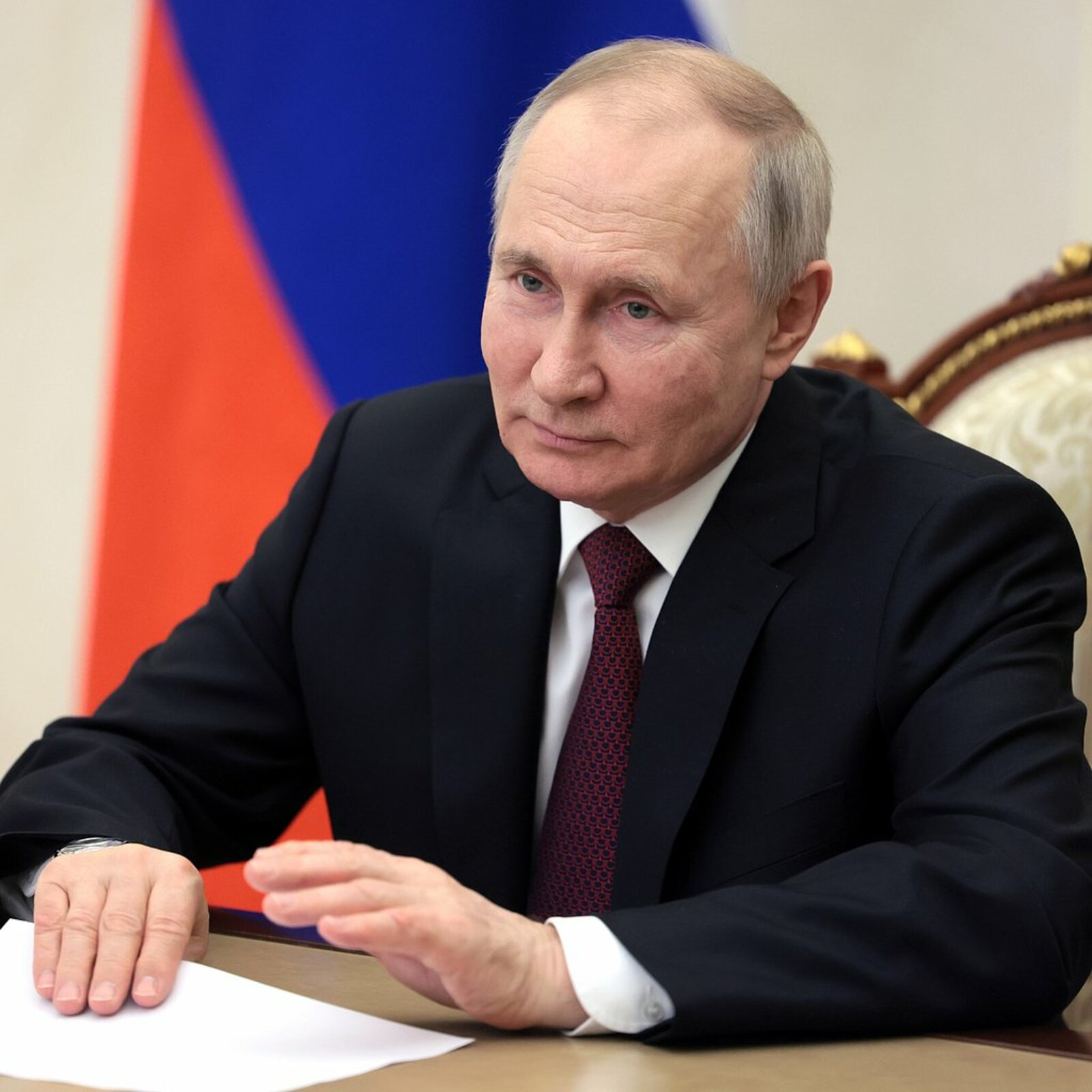 Путин поручил оснастить скорые вблизи зоны боев средствами РЭБ