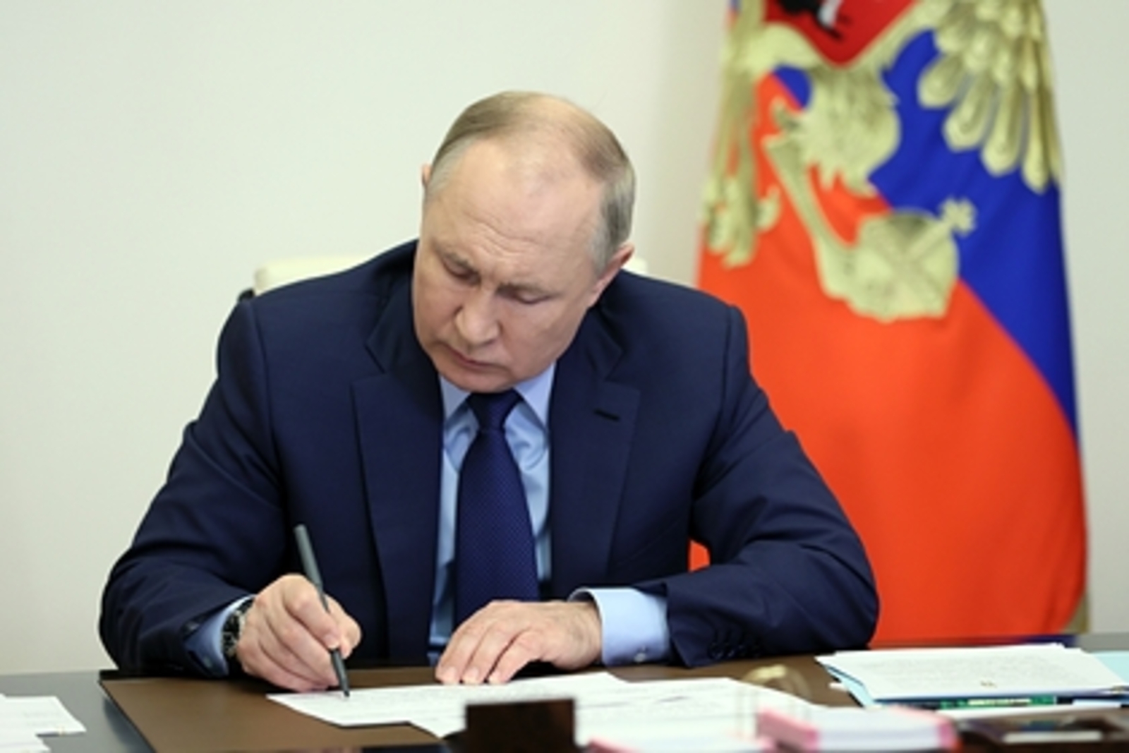 Путин одобрил выплаты пенсионерам за счет коррупционеров