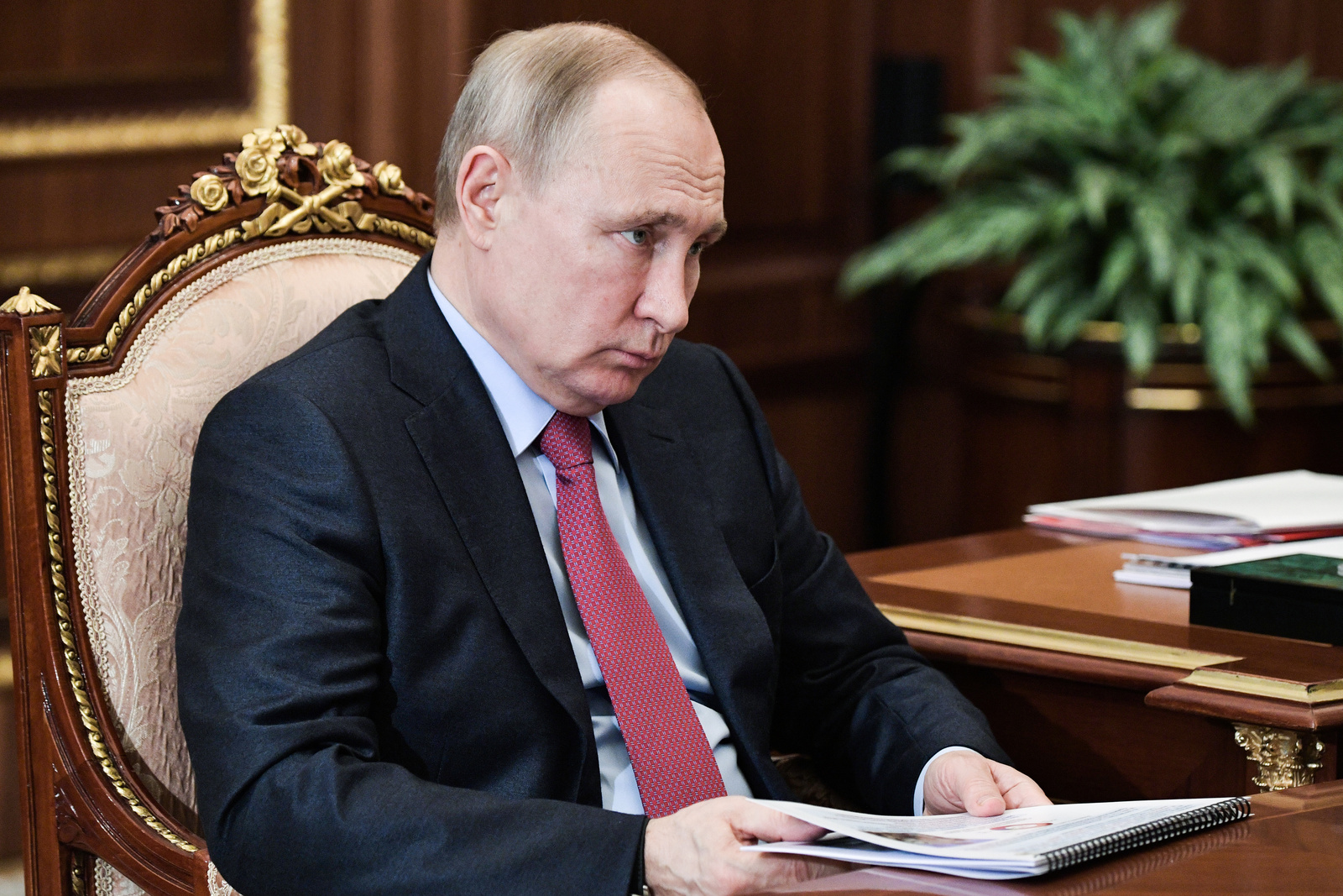 Путин отметил вклад Лебедева в развитие правовой и судебной системы