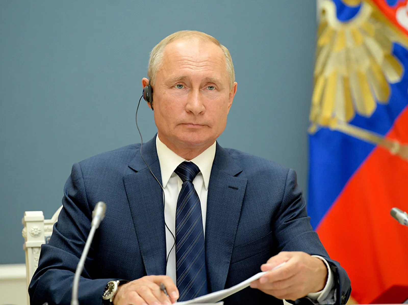 Путин поручил кабмину создать группу по ядерным технологиям в медицине