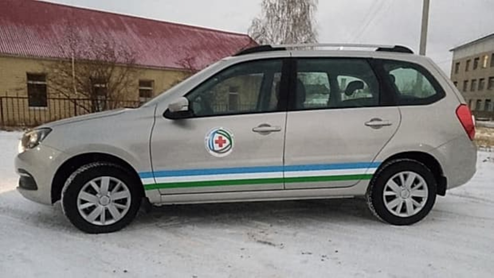Больницы Башкирии получили 100 автомобилей