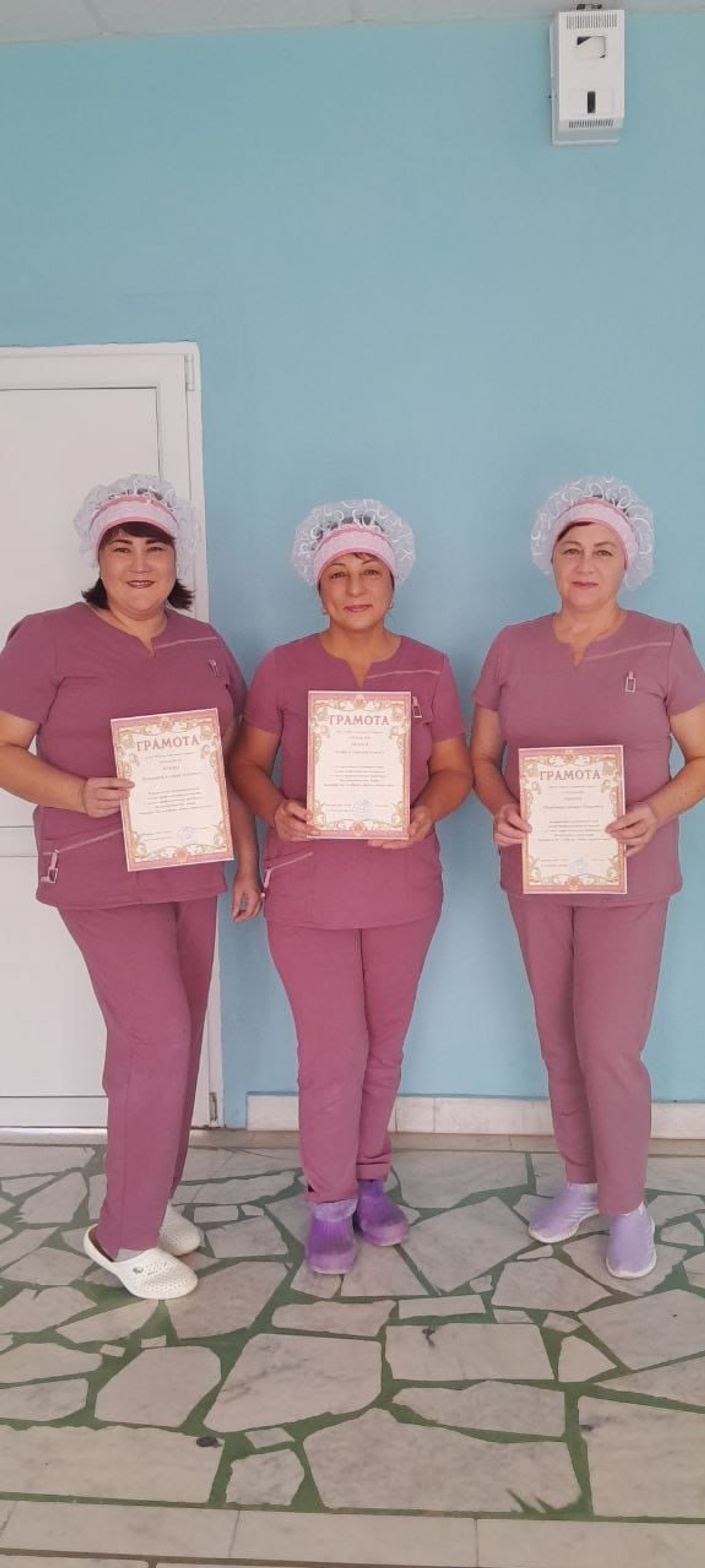 Яҡты йөҙлө, алтын ҡуллы ашнаҡсы